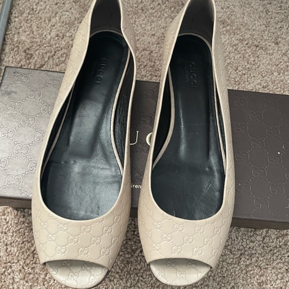 Authentic Gucci tan low heel shoes size 38 1/2 - Picture 2 of 4